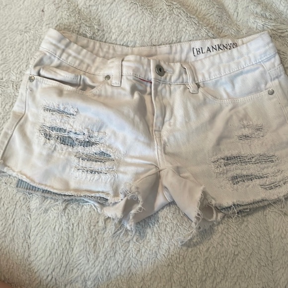 Final price drop ✨Going to goodwill - Low rise shorts - Picture 2 of 2